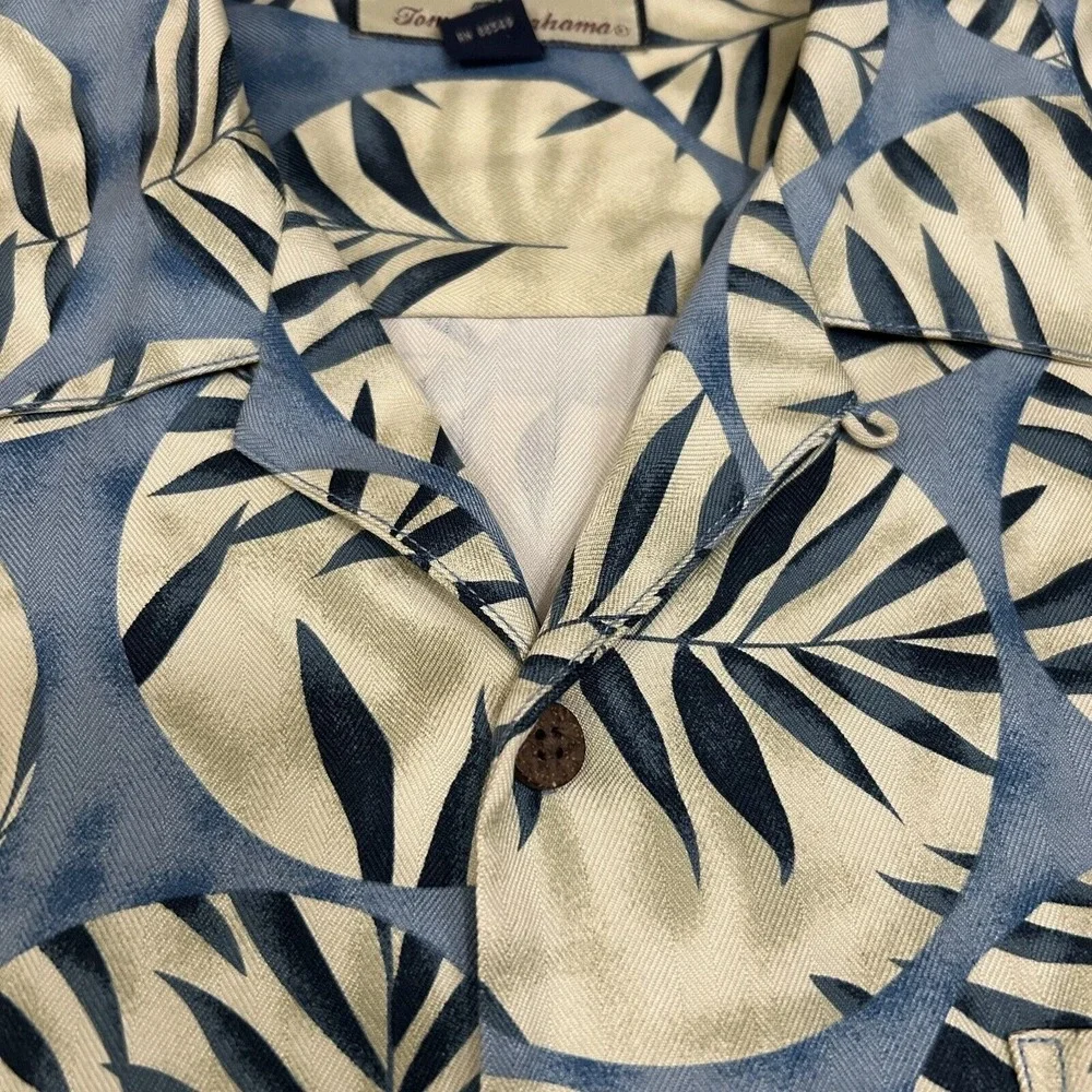 Tommy Bahama Shirt Mens Medium Blue Tropical Hawaiian Silk Button Up Loop Collar - Picture 3 of 9